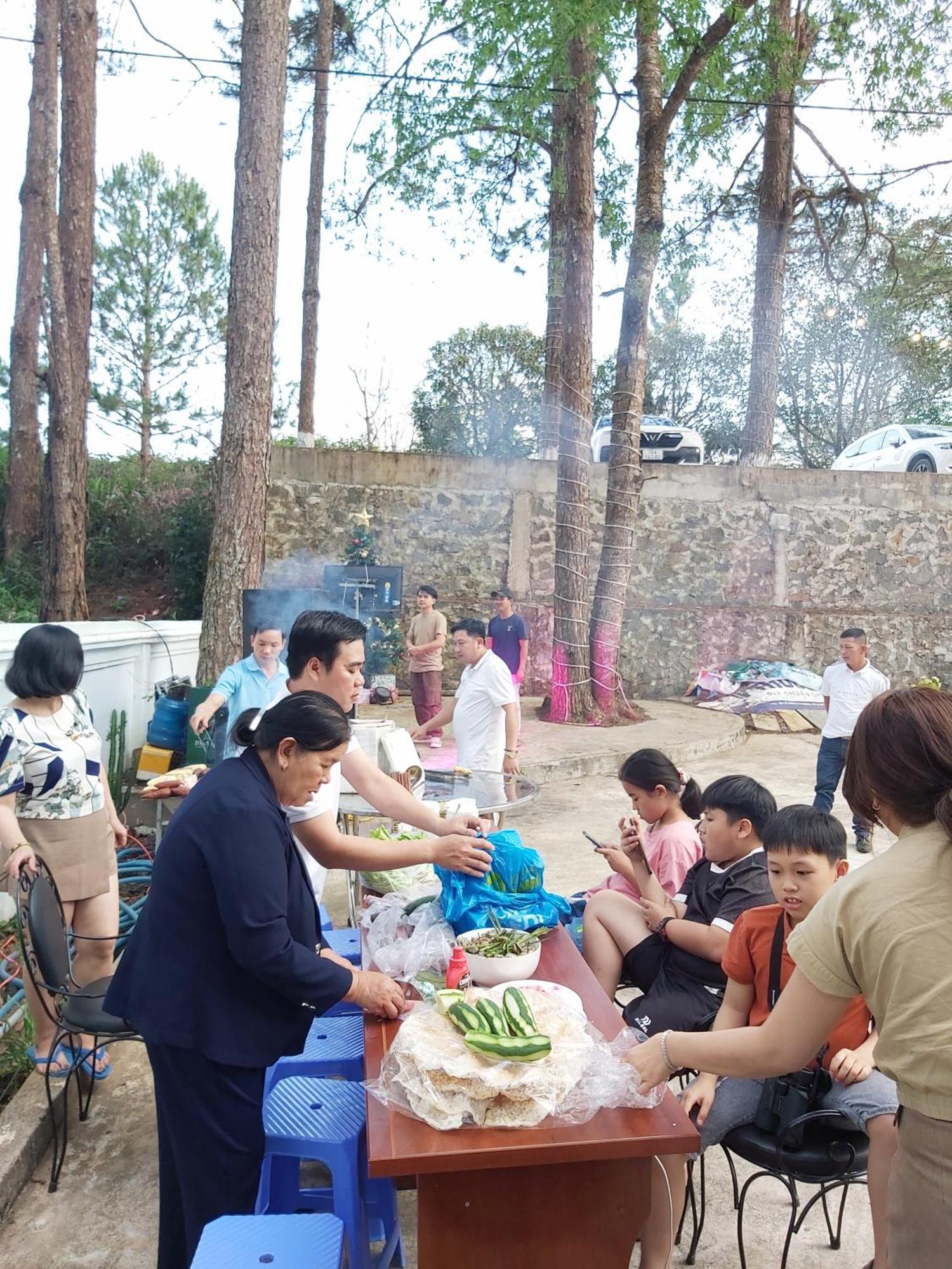 Hotel Khach San Hung Viet Kon Tum Exterior foto